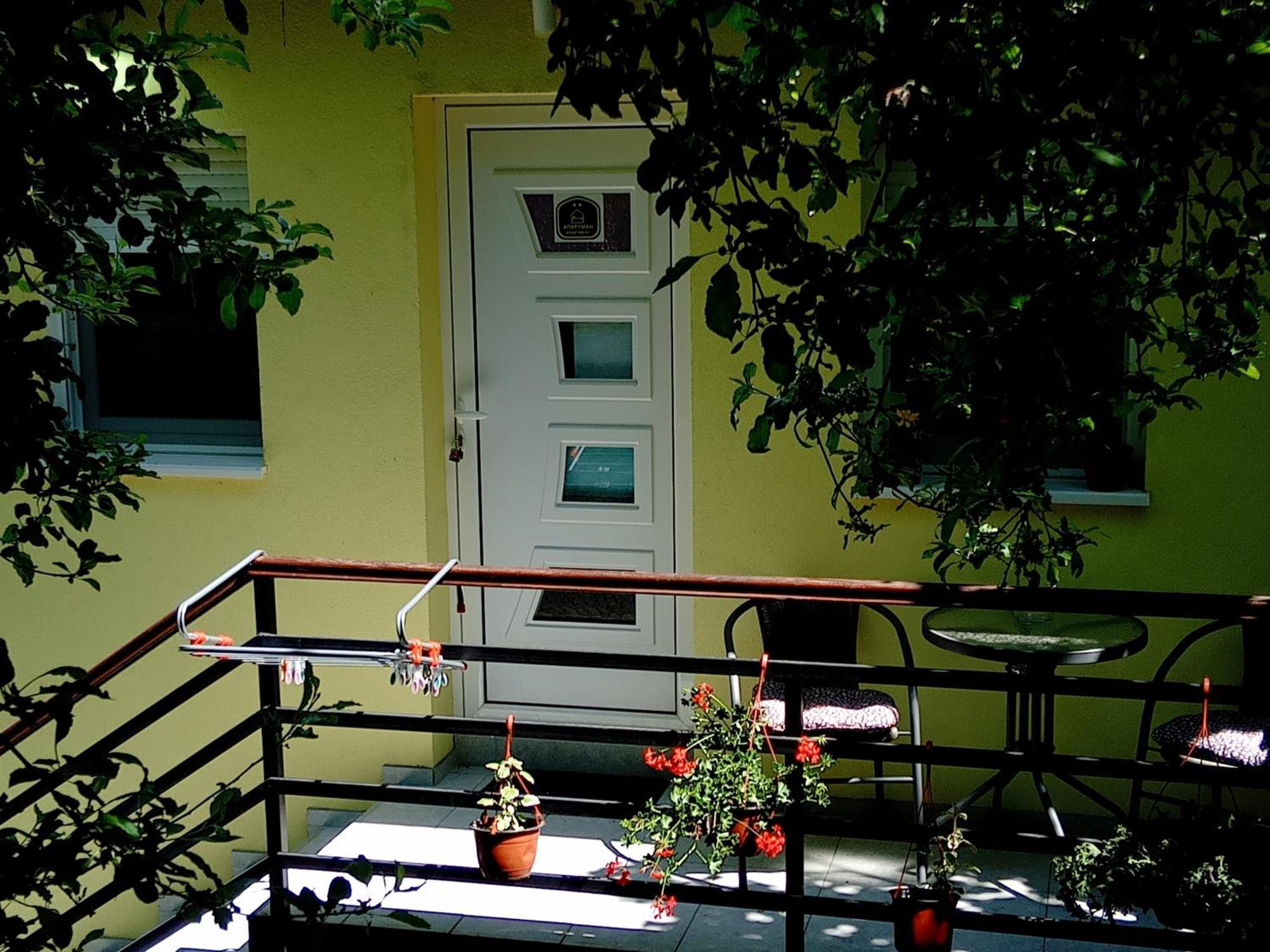 Lux Snezana Apartamento Vrdnik Exterior foto